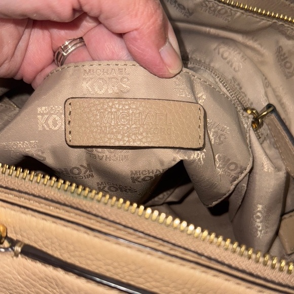 Michael Kors Tan Shoulder Bag with Gold Accents - Picture 11 of 14